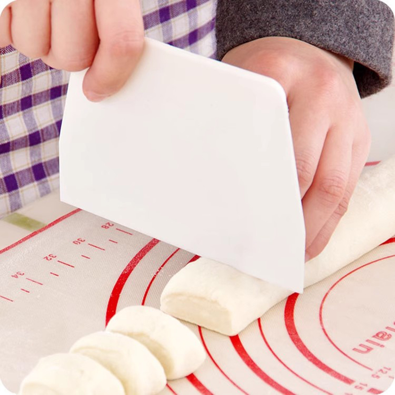 Dough Scraper Curved - ペストリー,1パーツ,キッチンアクセサリー,ベーキングツール,ペストリーカッター,フォンダンホイルスクレーパー,ケーキカッター用の湾曲したクリームスパチュラ
