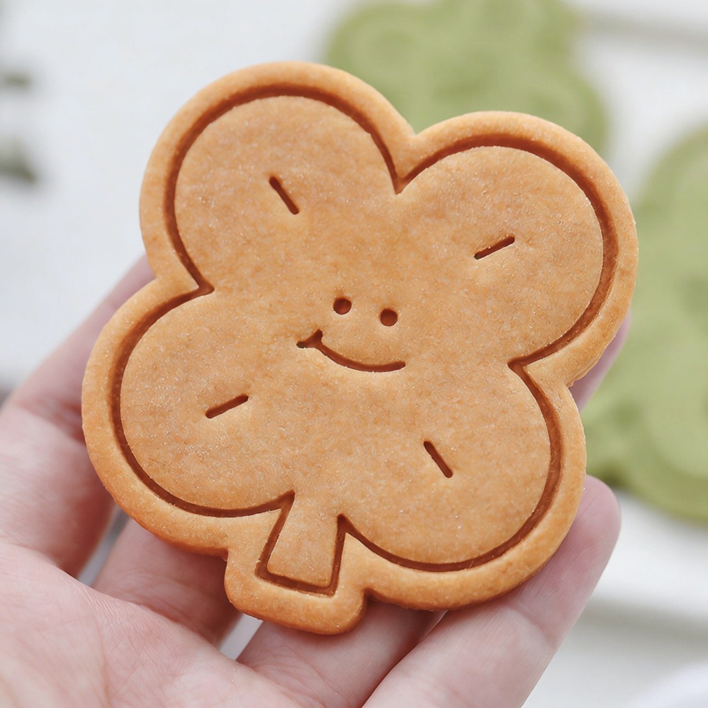 幸運の四つ葉のクローバー型クッキーカッター、ビスケット型、キ - Kitchen Appliances For Baking のレビューと価格