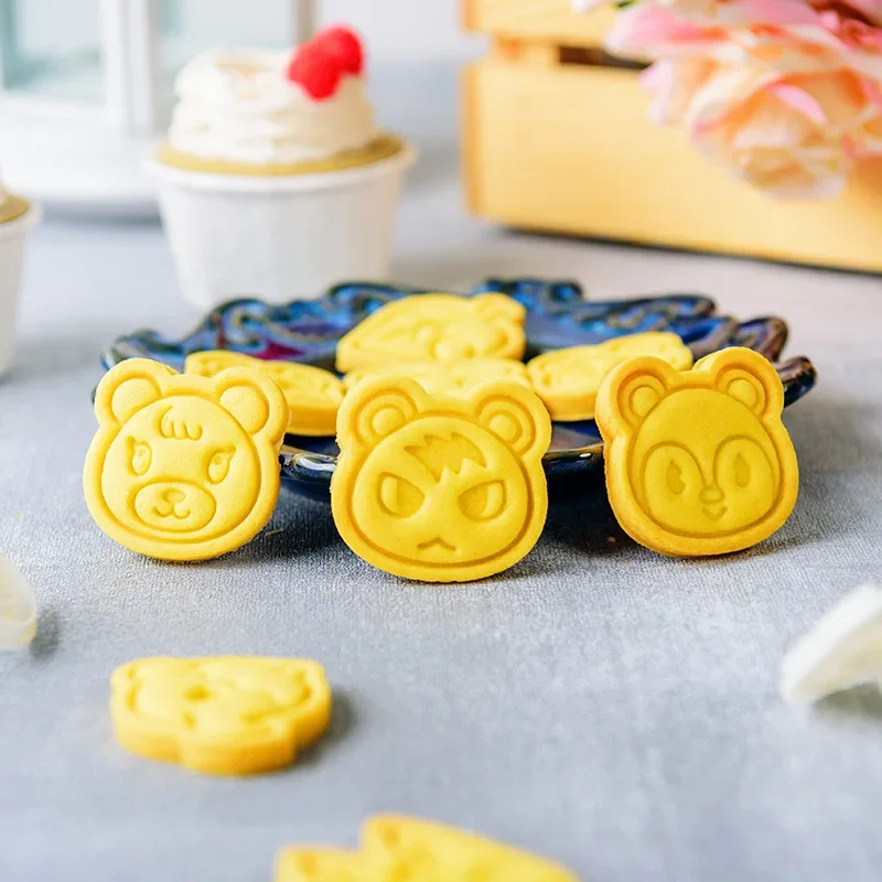 ケーキクッキーどうぶつの森カッターかわいいアニメフィギュアD - Kitchen Baking Area のレビューと価格
