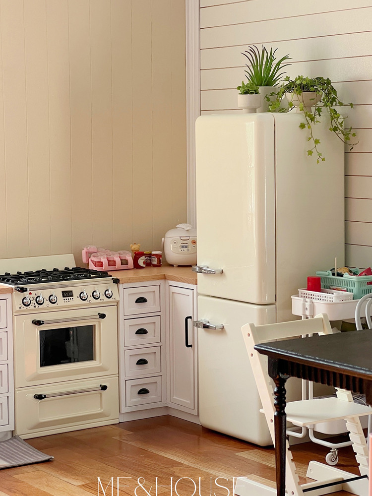 ドールハウスモデル家具アクセサリー、ライト付き金属冷蔵庫、キ - Kitchen Q のレビューと価格
